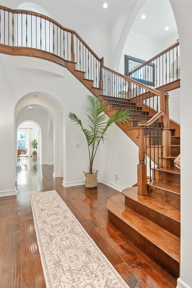 Building Photo - 8005 S Bell Crest Dr