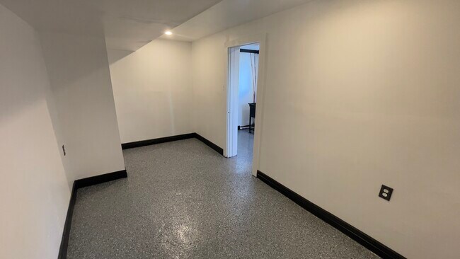 Building Photo - 308 9th St