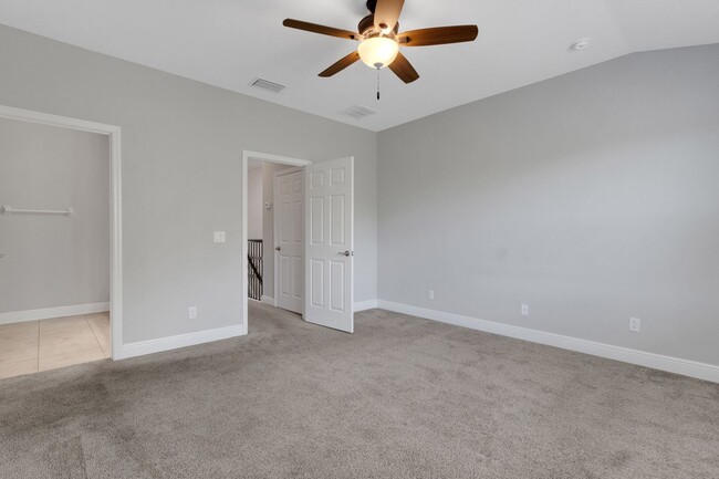 Building Photo - Beautiful Townhome for Rent
