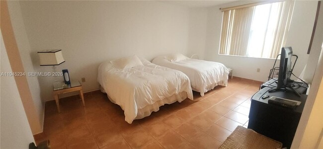 Building Photo - 1985 S Ocean Dr