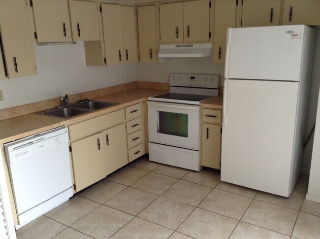 Building Photo - Convenient 2 Bedroom Townhome Near UCF & Full Sail – Available Now!