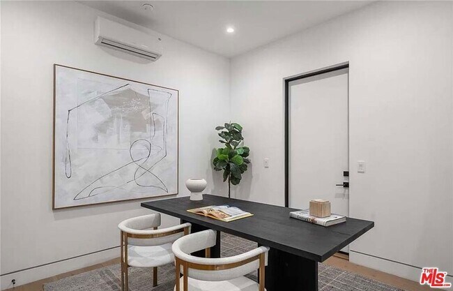 Building Photo - 4453 Gentry Ave