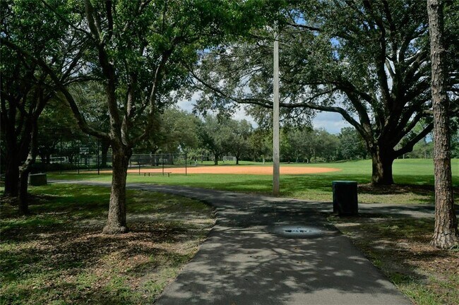 Building Photo - 9481 Highland Oak Dr