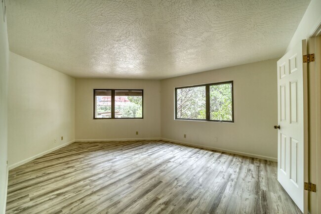 Building Photo - Beauty on Bowstring Drive