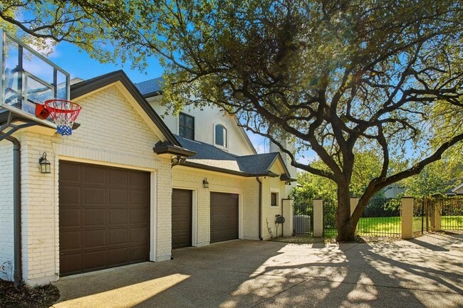 Building Photo - 1213 Grosvener Ct