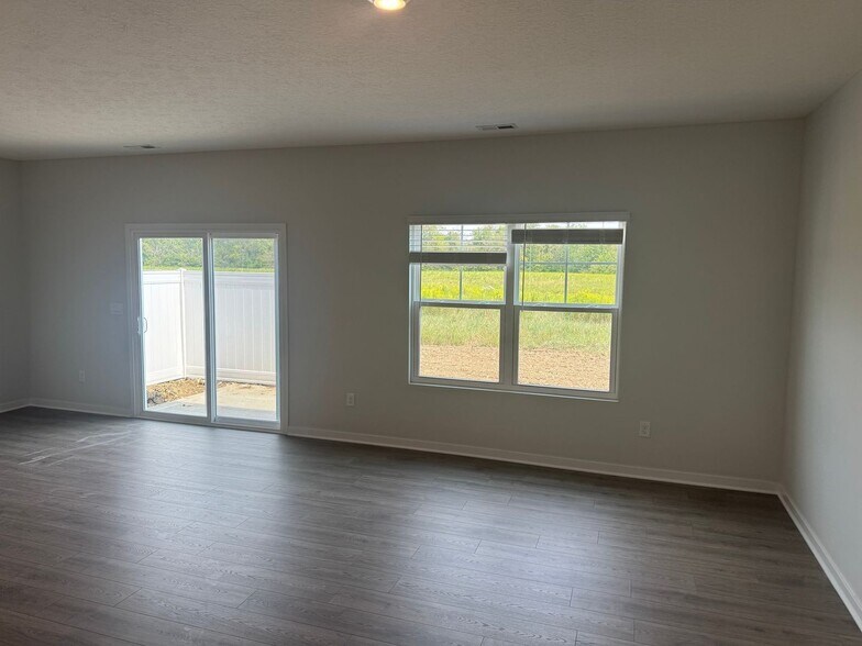 Building Photo - 1388 Marinelli Dr E