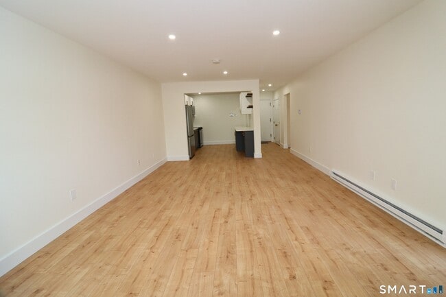 Building Photo - 185 Melba St