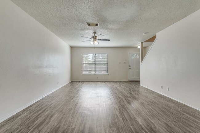 Building Photo - 3-BEDROOM HOME IN CANDLEWOOD PARK