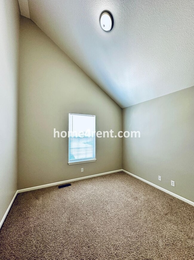 Building Photo - Spacious Four Bedroom Northland Home with a Finished Basement, 3 car garage and Fenced Yard!