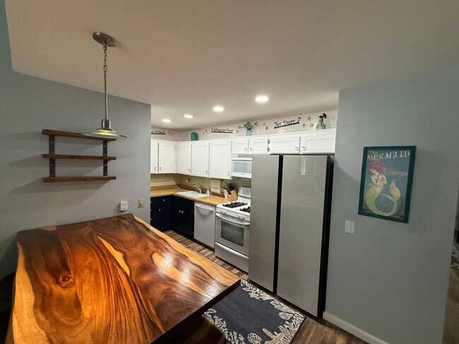 Building Photo - Condo at the Beach - Surfside III HOA