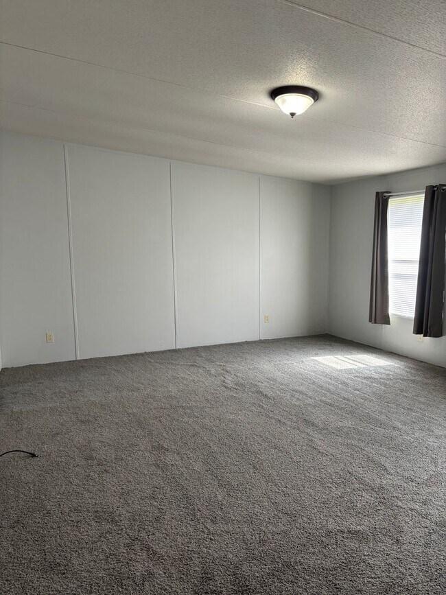 Building Photo - Wedgefield Community