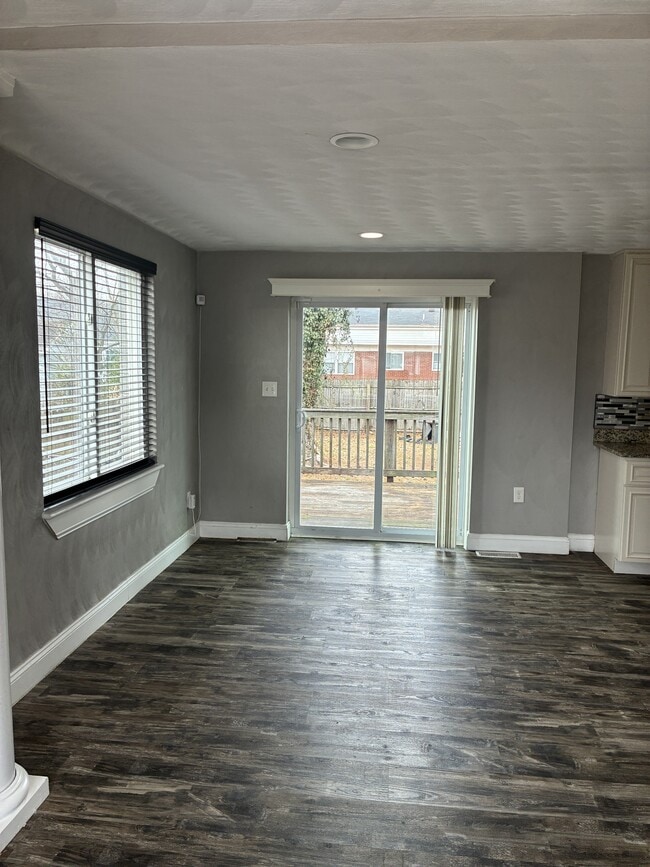 Building Photo - 2808 Beachmont Ave