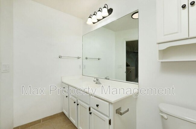 Building Photo - 1030 68th St