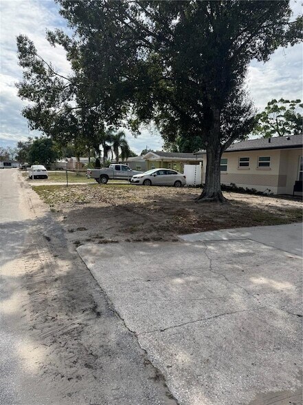 Building Photo - 1735 Moose Dr