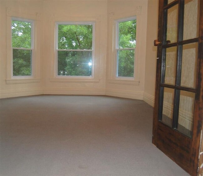 Building Photo - Energy Efficient 2 Bedroom One Block From ...
