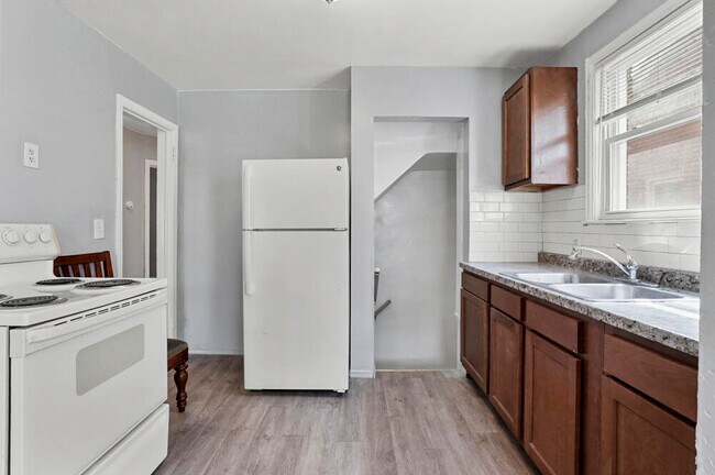 Building Photo - 18278 Manor