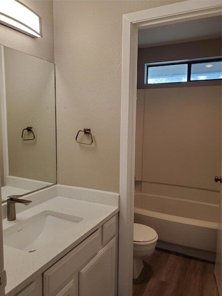 Building Photo - 9008 Sanger Dr