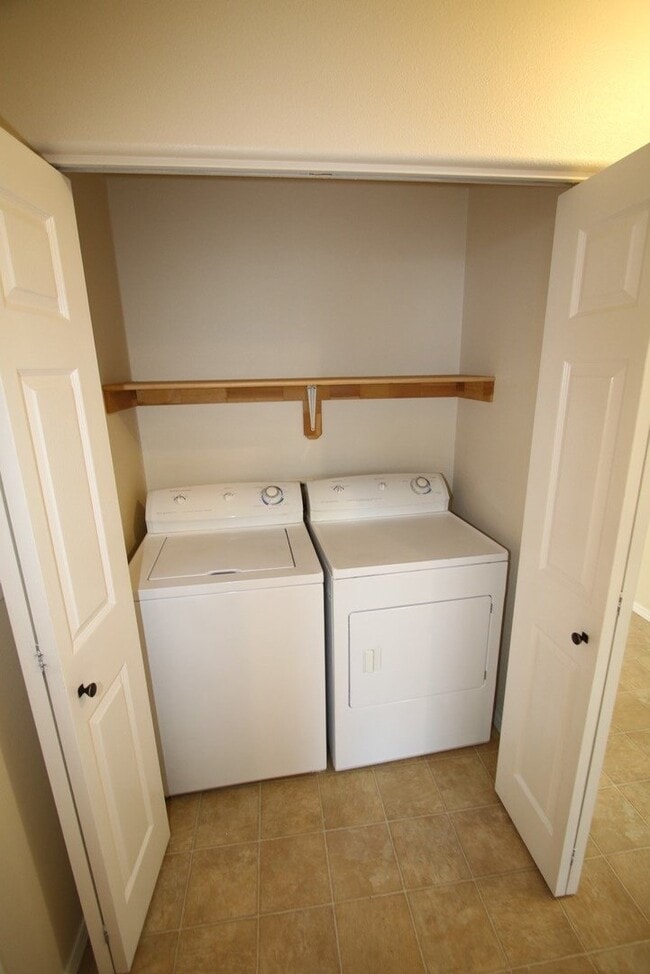 Building Photo - 3 Bedroom Condo in South Anchorage!