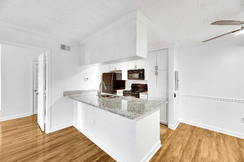 Building Photo - 5304 W Kennedy Blvd