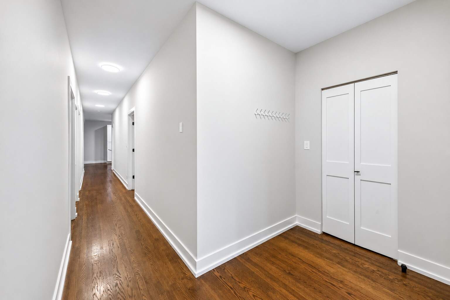 Building Photo - 6453 N Bosworth Ave