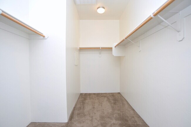 Building Photo - 381 E Calderwood Rd
