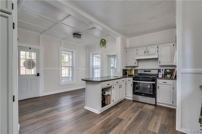 Building Photo - 380 Brainard St