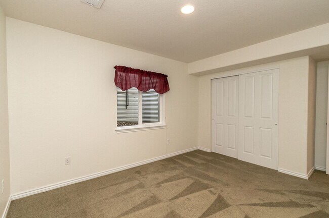 Building Photo - Beautiful ranch style patio home in Fox Meadows golf community.