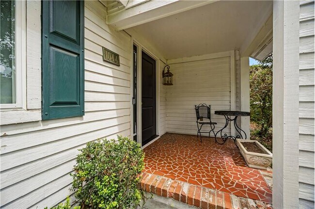 Building Photo - 1044 Commodore Dr