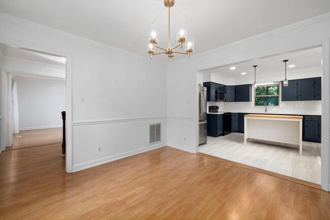 Building Photo - 3804 Zenith Pl