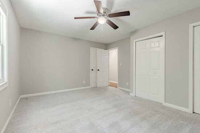 Building Photo - 343 Meadowview Dr