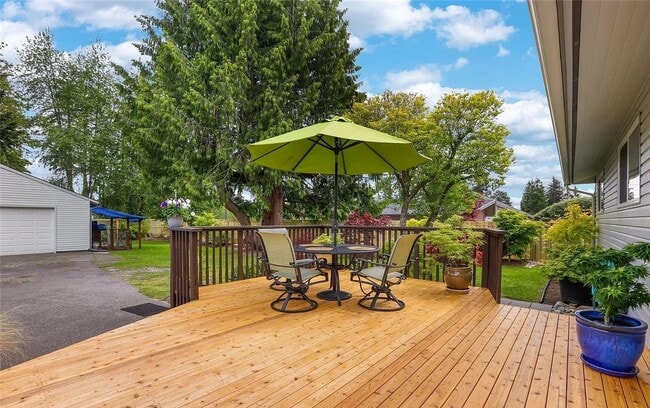 Building Photo - LOW RENT!Beautiful 4Bed2Bath House!PRIME h...