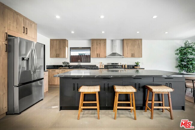 Building Photo - 6236 Sale Ave