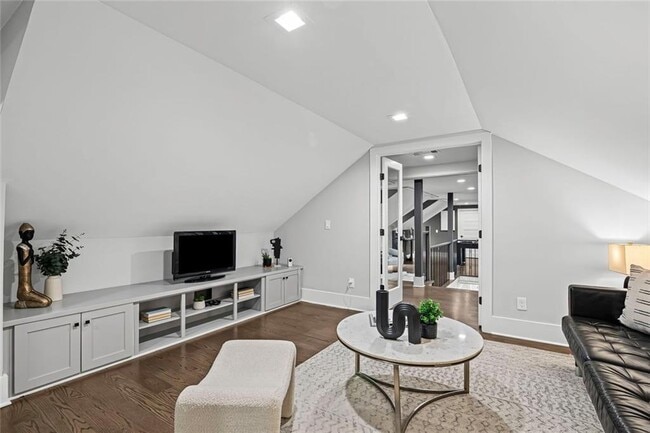 Building Photo - 6260 River Overlook Dr NW