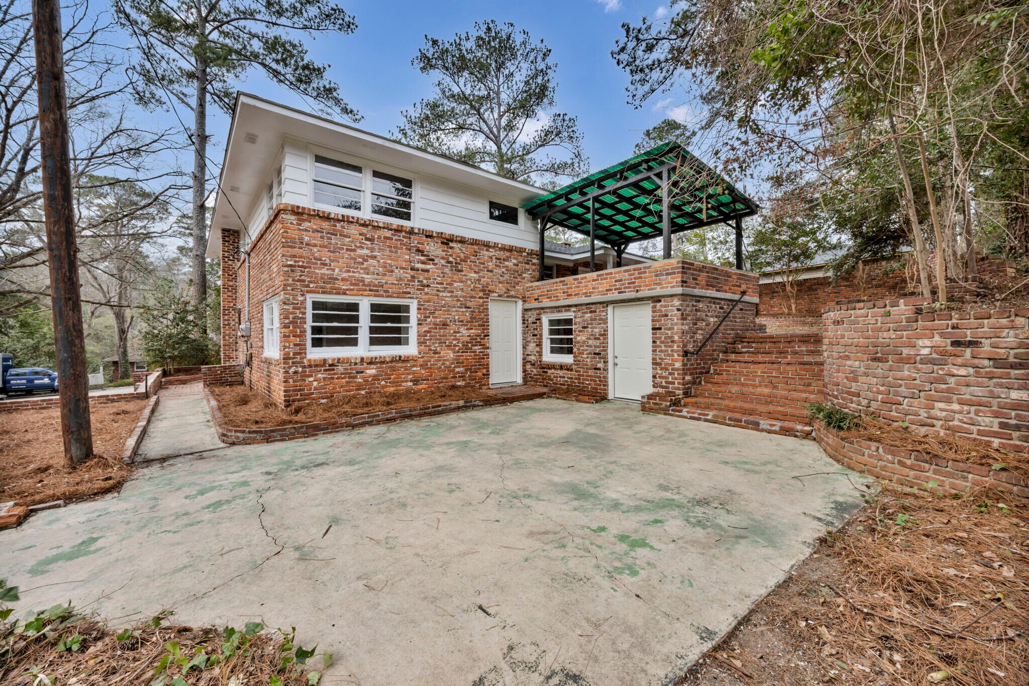 Building Photo - 842 Delverton Rd