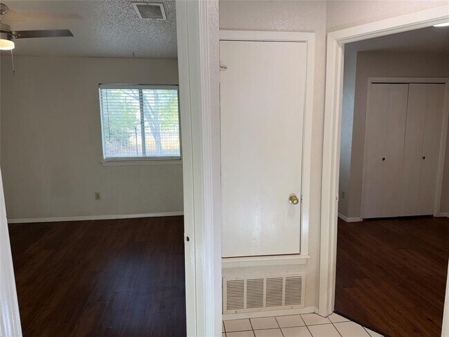 Building Photo - 7708 Brodie Ln