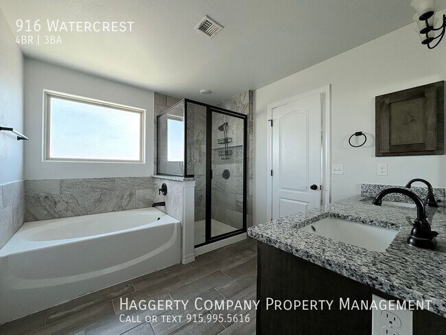 Building Photo - 916 Watercrest-