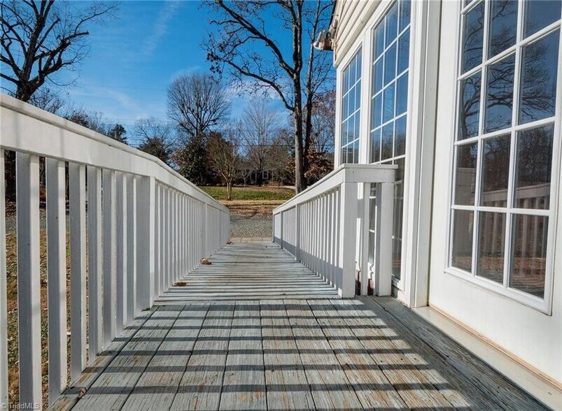 Building Photo - 208 Tremont Dr