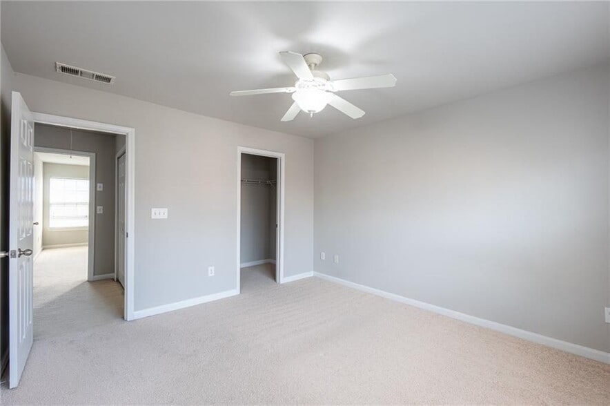 Building Photo - 2190 Landing Walk Dr