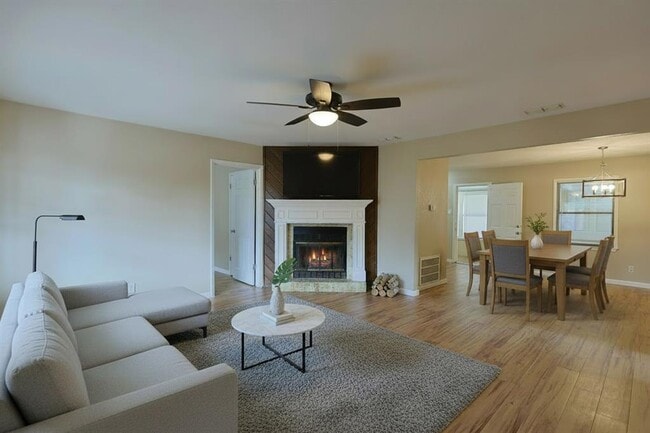 Building Photo - 111 Branch View Dr