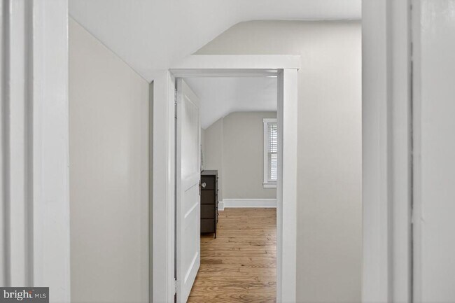 Building Photo - 131 S Willow St