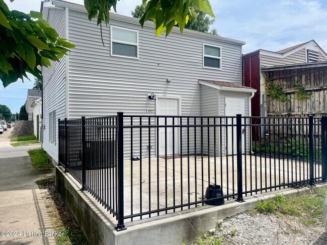 Primary Photo - 1101 Goss Ave