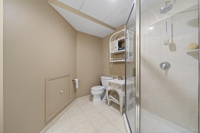 Building Photo - 2 Tappanwood Dr