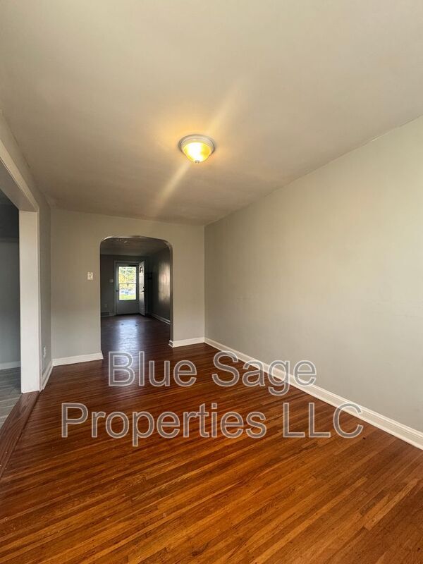 Building Photo - 2304 Bond Ave