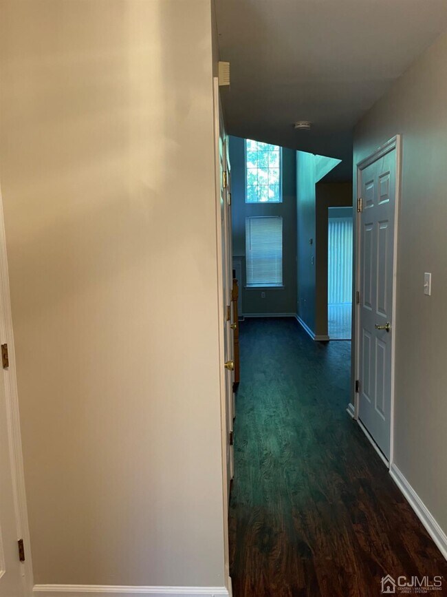 Building Photo - 304 Canterbury Way