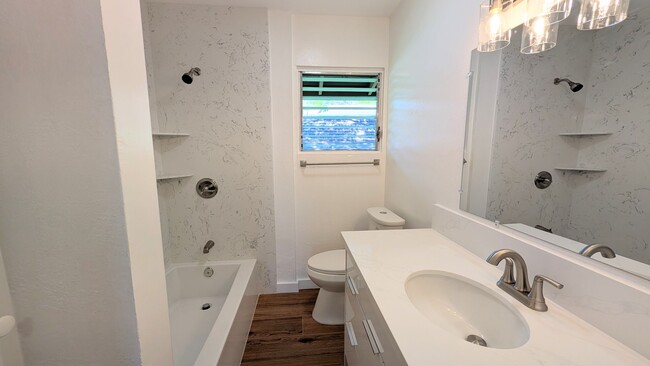 Building Photo - Newly Remodeled 2 bed 2 Bath Townhouse at Waialae Gardens in Kahala