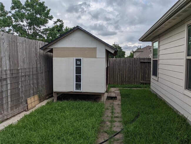 Building Photo - 13918 Goodridge Dr
