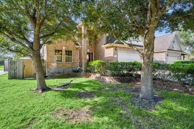 Building Photo - 3212 Glastonbury Dr