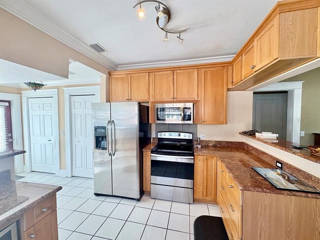 Building Photo - 302 W Haya St