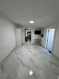 Building Photo - 2796 SW 34th Ct