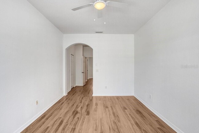 Building Photo - 2050 Park Crescent Dr